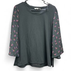 The Pioneer Woman black  Floral Bell Sleeve Top. Size SMALL